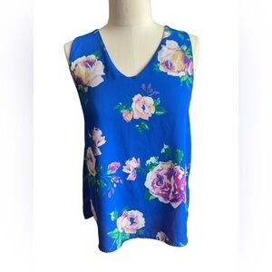Everly sleeveless Blue floral top size L